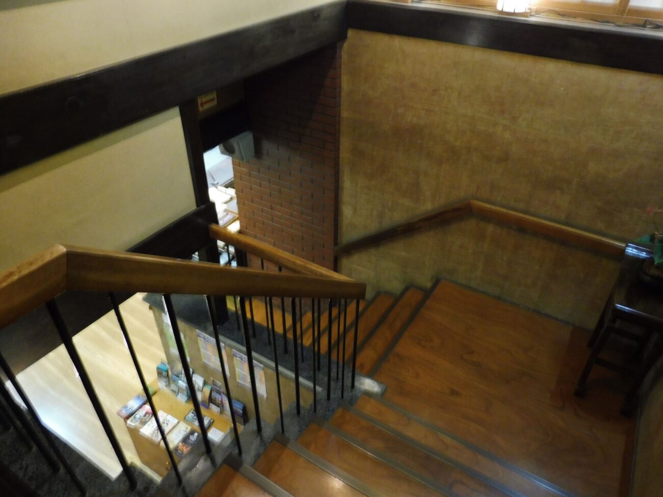 一の湯本館の階段