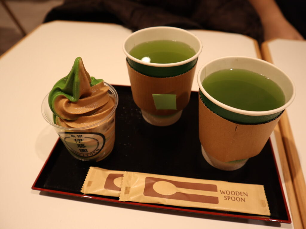 伊藤園カフェでお茶