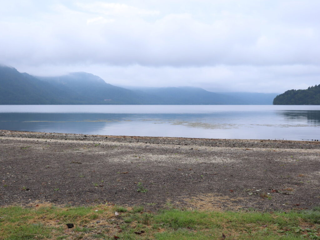 朝の十和田湖